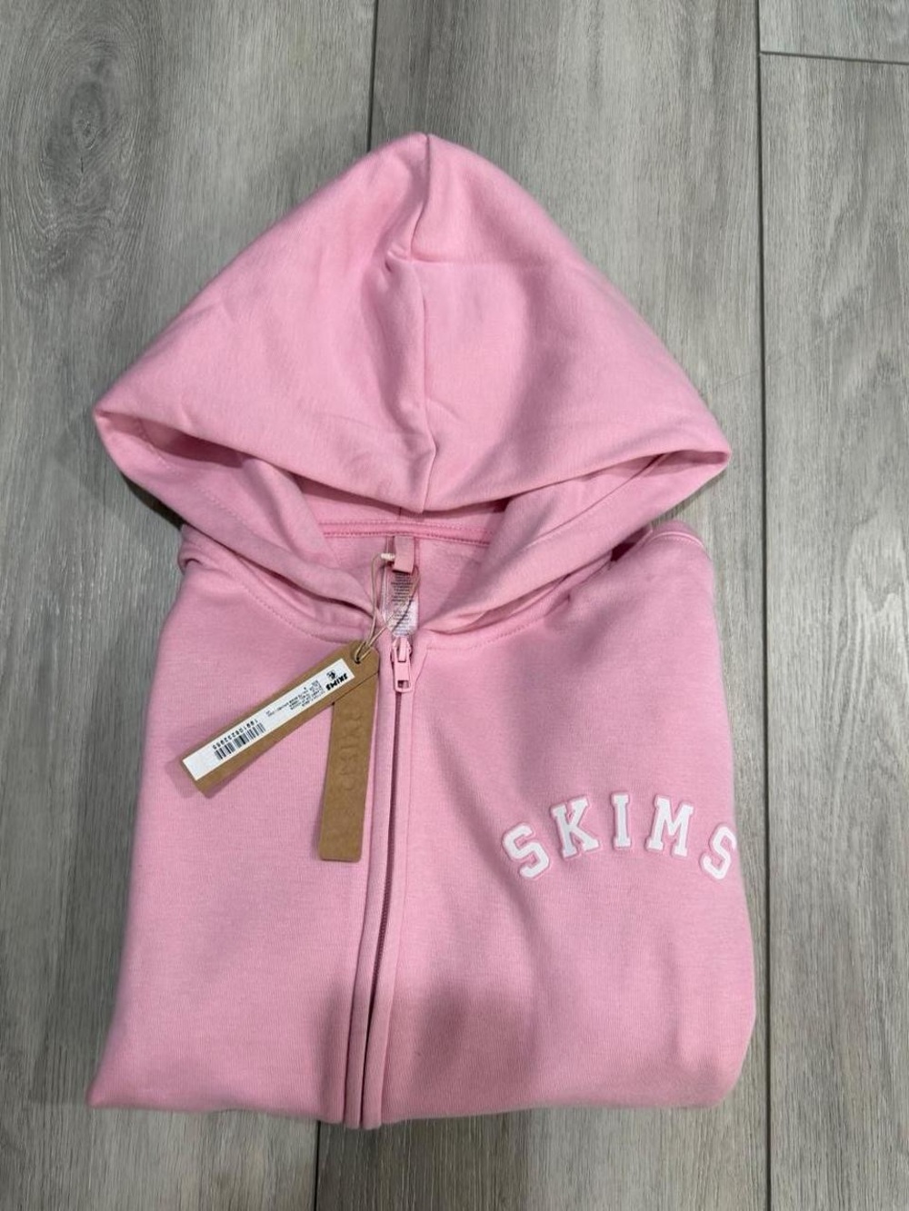SKIMS Cotton Fleece Logo Classic Zip Up Hoodie in Pink. - Picture 4 of 8